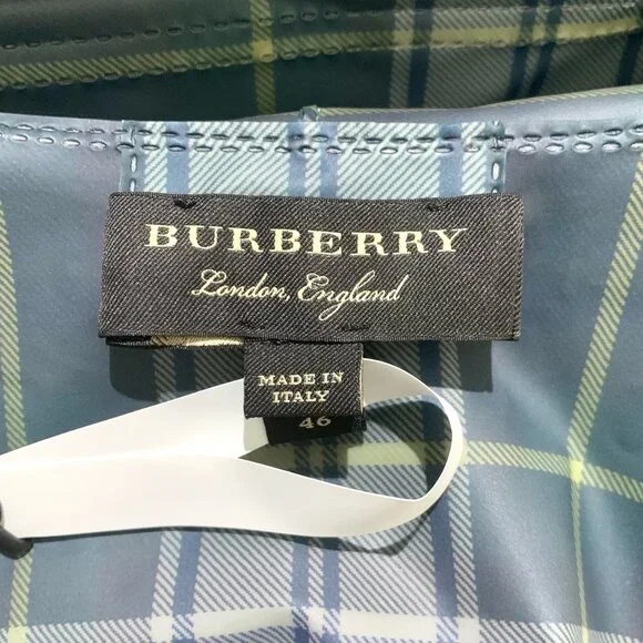 008462 Burberry Check Hooded Raincoat Green Size 46 Slightly Stains